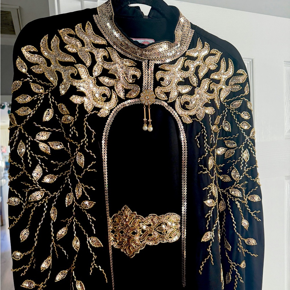 100% Egyptian cotton dress with a cape